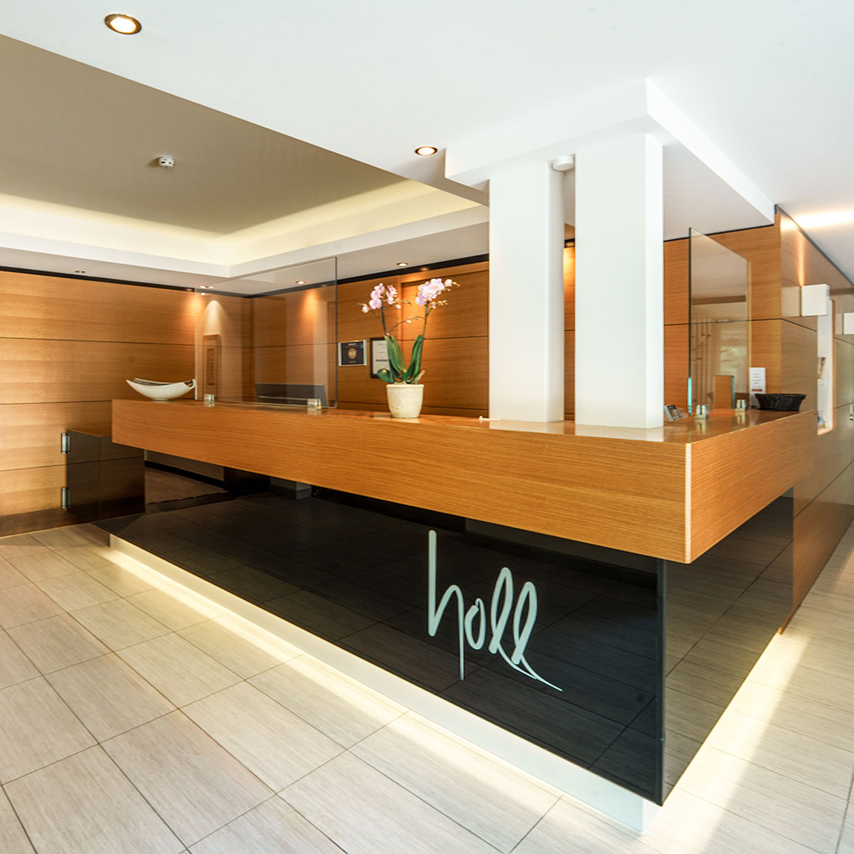 hotel-holl-rezeption-1200x1200