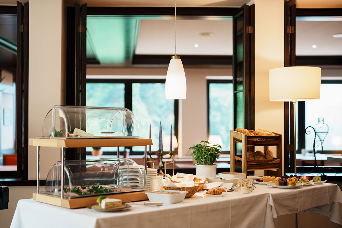 hotel-holl-tisch-fruehstueckjpg